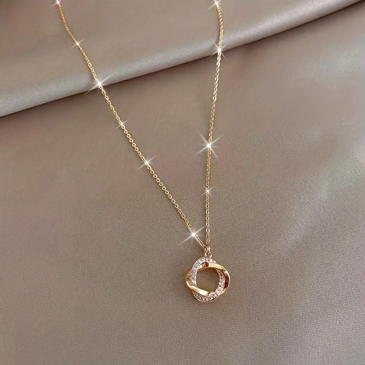 Colar feminino elegante com pingente em liga de zinco sintética, com design simples e sofisticado