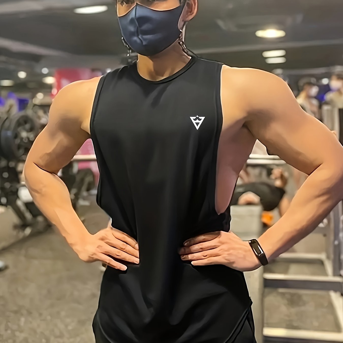 Camiseta regata masculina lisa, de secagem rápida, levemente elástica, com gola redonda e sem mangas. Ideal para academia, treinos e exercícios físicos.