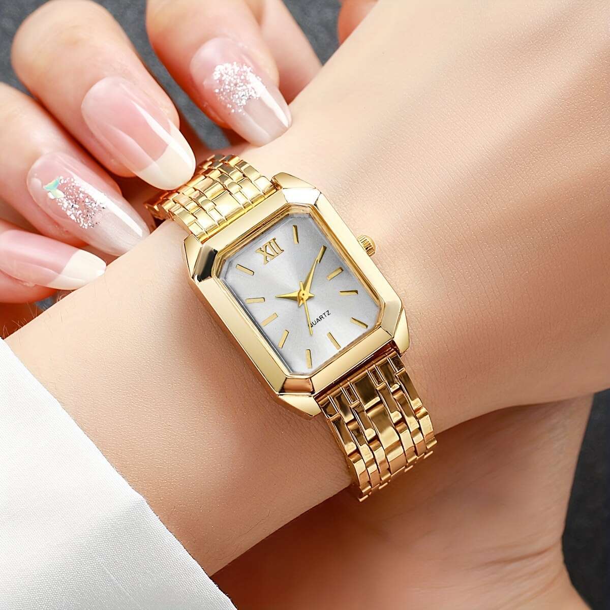 Relógio feminino, com mostrador quadrado requintado e elegante