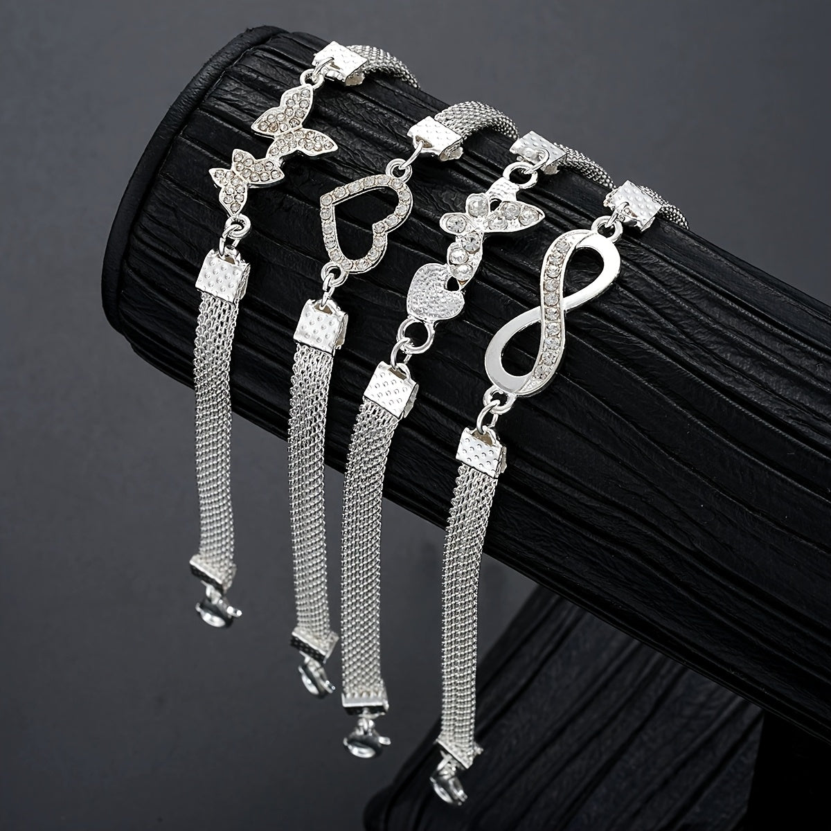 Conjunto de 4 peças de tornozeleira  com símbolo do infinito, borboleta e muito mais.