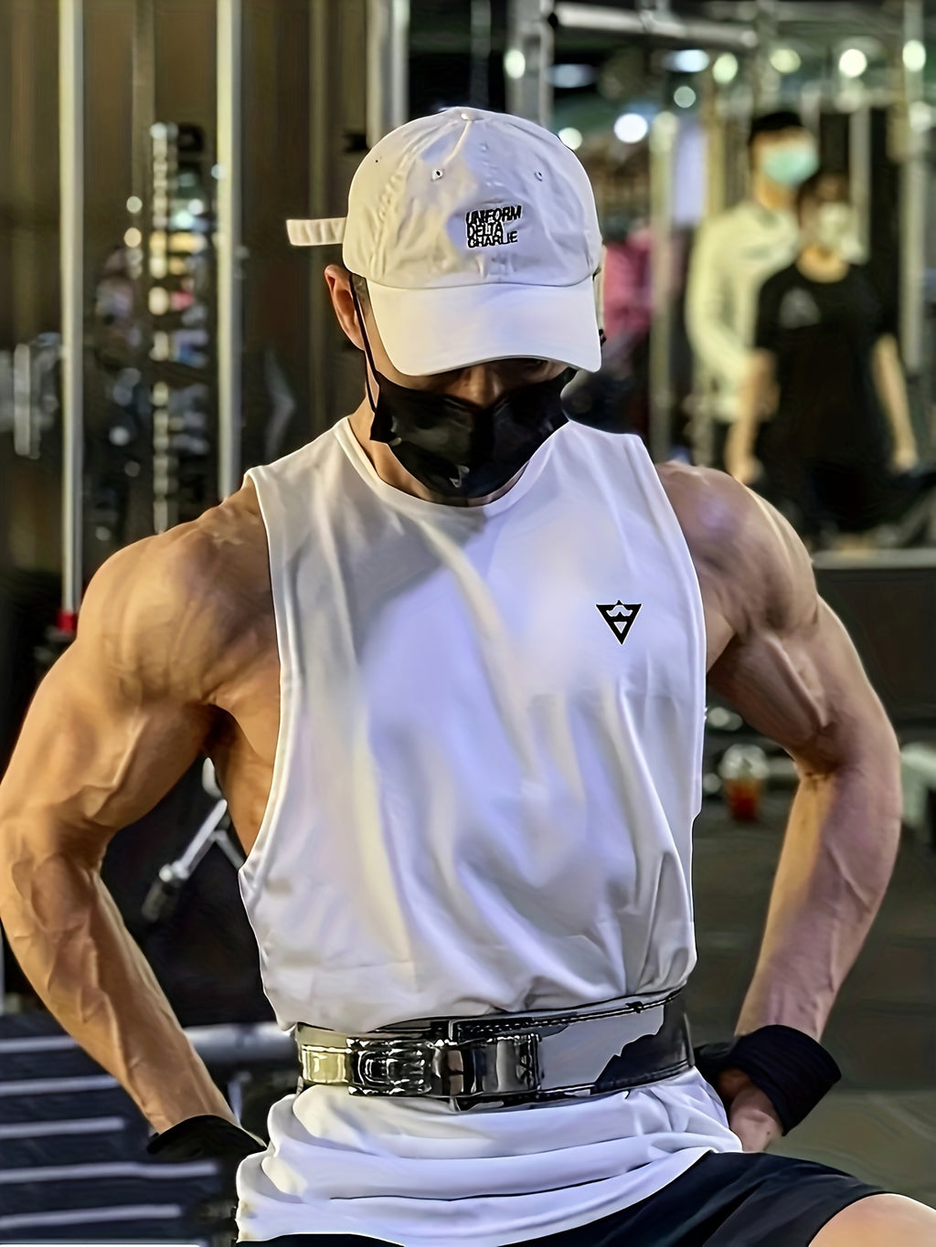 Camiseta regata masculina lisa, de secagem rápida, levemente elástica, com gola redonda e sem mangas. Ideal para academia, treinos e exercícios físicos.