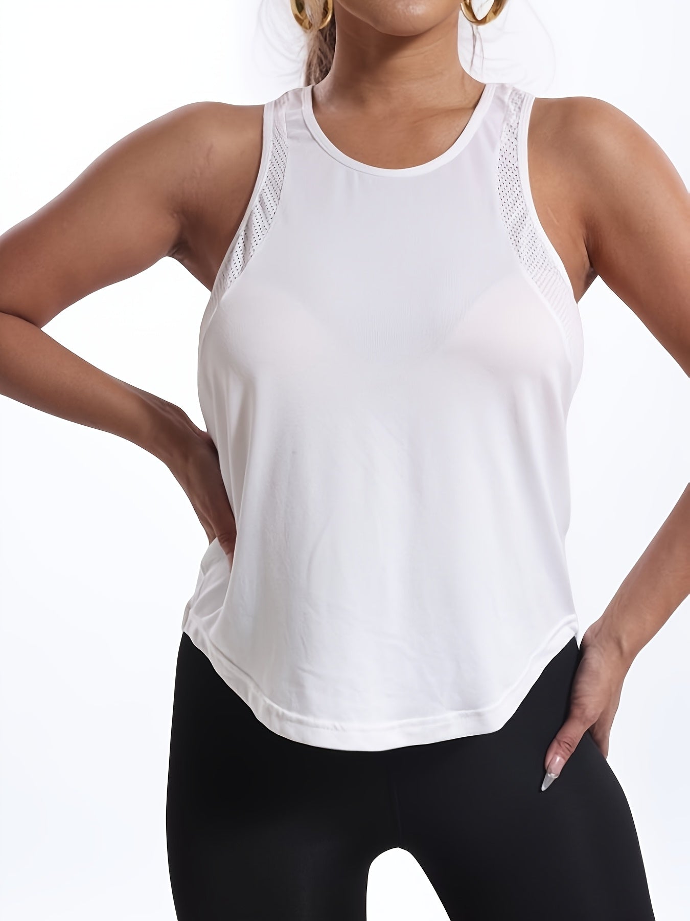 Regata feminina estilosa com estampa de letras e costura em tela