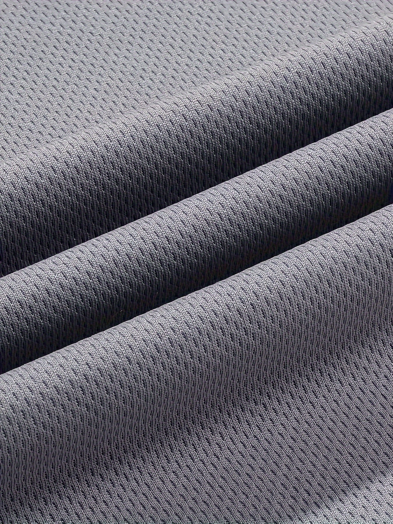 Camiseta regata masculina lisa, de secagem rápida, levemente elástica, com gola redonda e sem mangas. Ideal para academia, treinos e exercícios físicos.