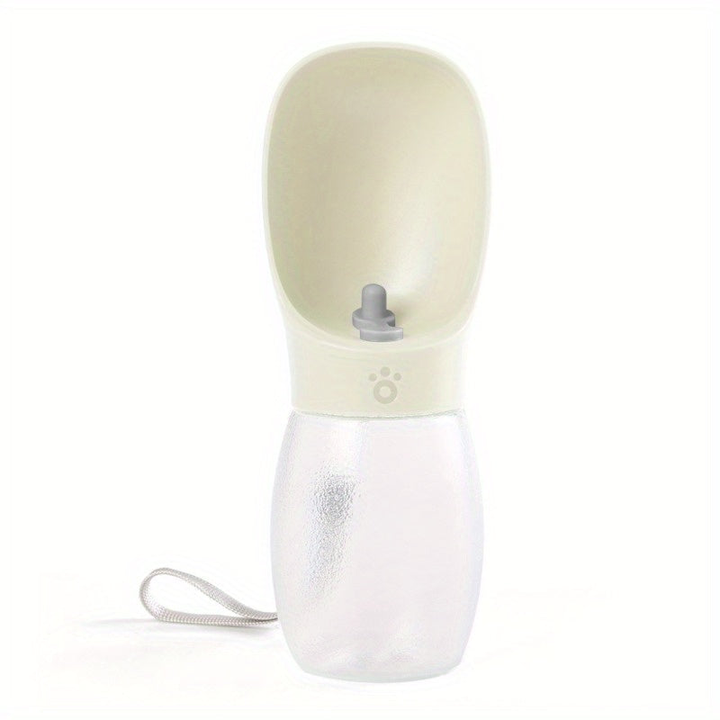 Garrafa de água portátil para cães e gatos, ideal para hidratação ao ar livre.