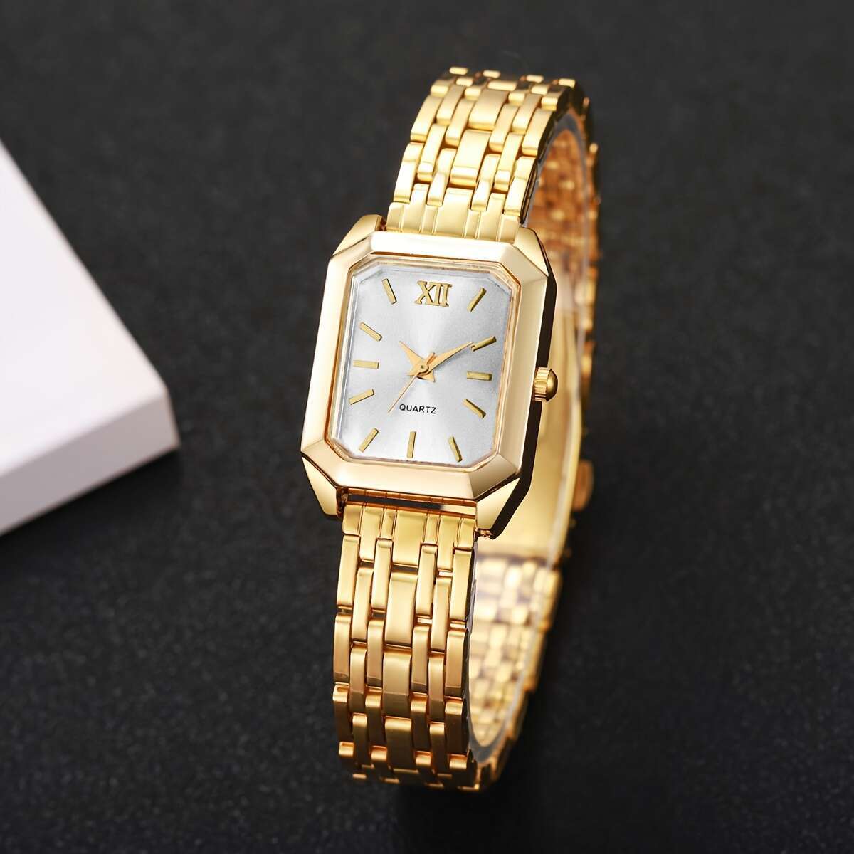 Relógio feminino, com mostrador quadrado requintado e elegante